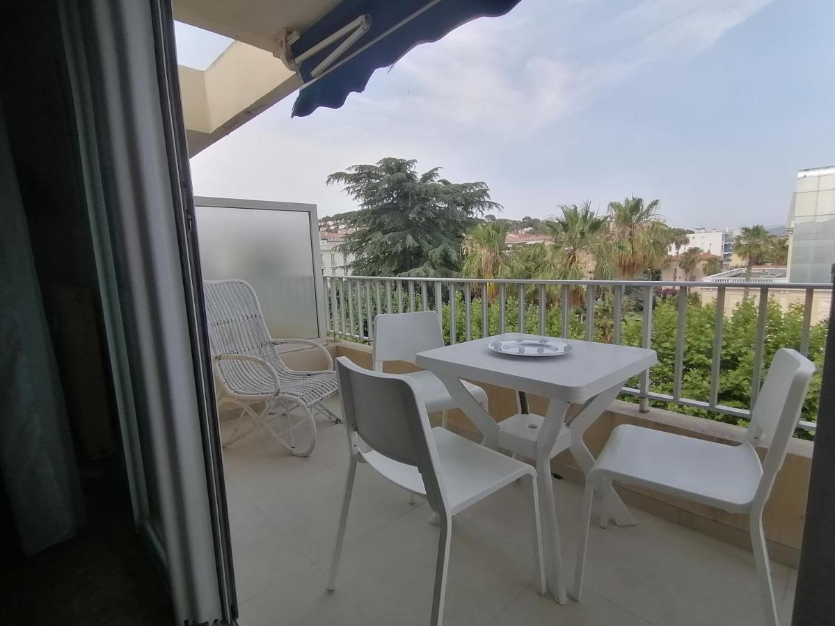 Residence L'Emilia Hyères Eksteriør billede